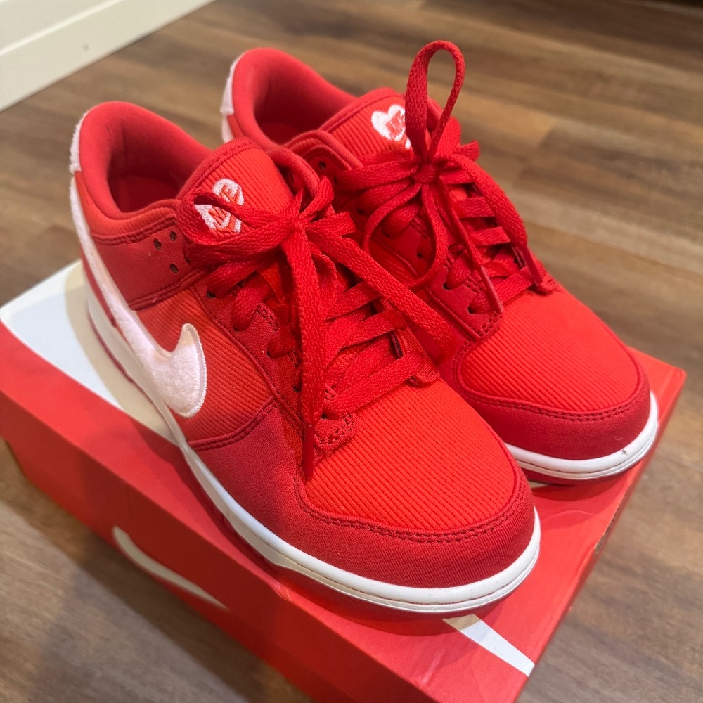 Nike Valentines Day Dunks (2024) Size 6.5Y/8W